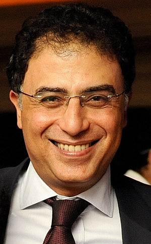 الكاتب اشرف العشماوى