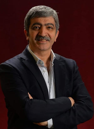 الكاتب اغر الجمال